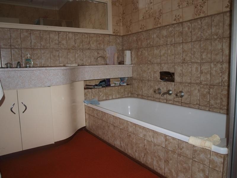 33 First Avenue, Melton South VIC 3338