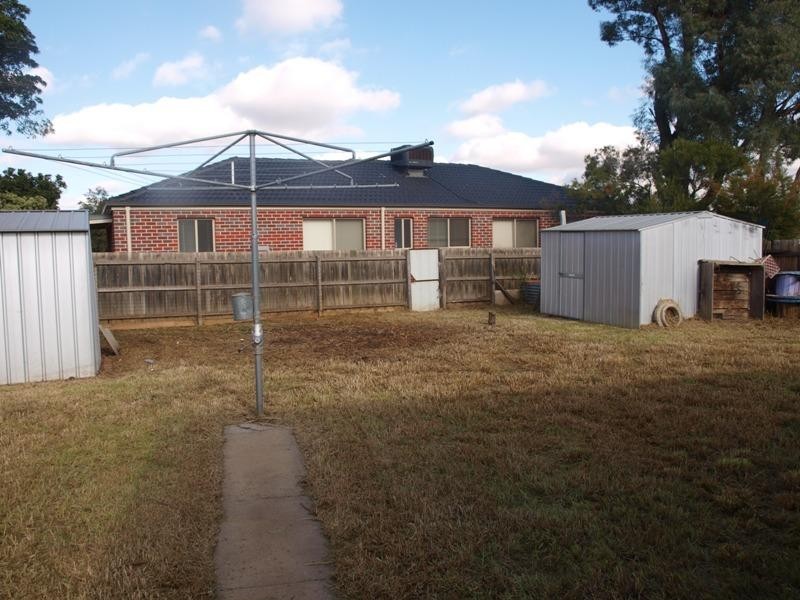 33 First Avenue, Melton South VIC 3338