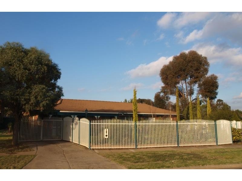 118 Hilton Way, Melton West VIC 3337