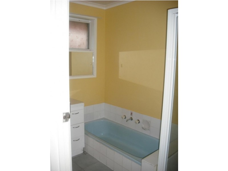 13 Gretel Grove, Melton VIC 3337