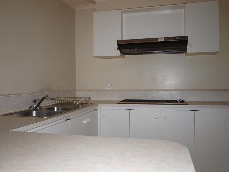 8 Manson Drive, Melton South VIC 3338