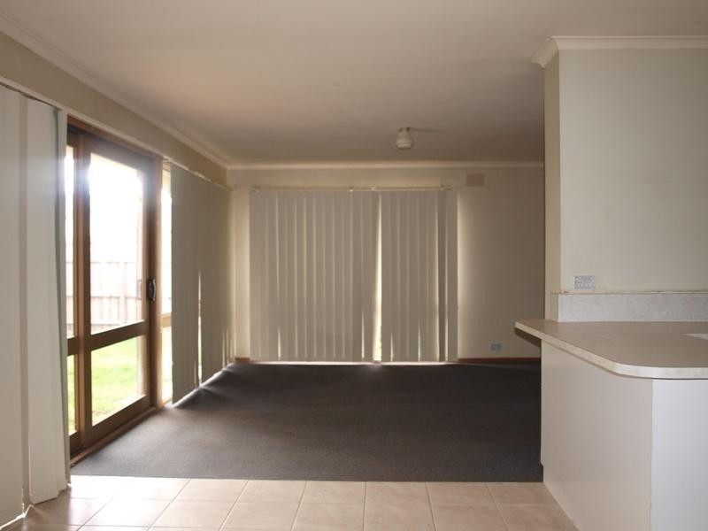 8 Manson Drive, Melton South VIC 3338