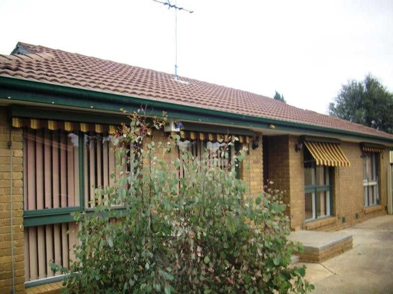 77 Bernard Drive, Melton South VIC 3338