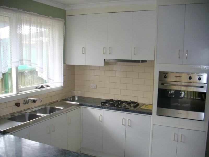 77 Bernard Drive, Melton South VIC 3338