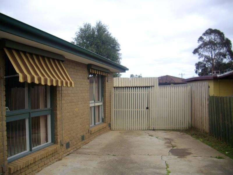 77 Bernard Drive, Melton South VIC 3338