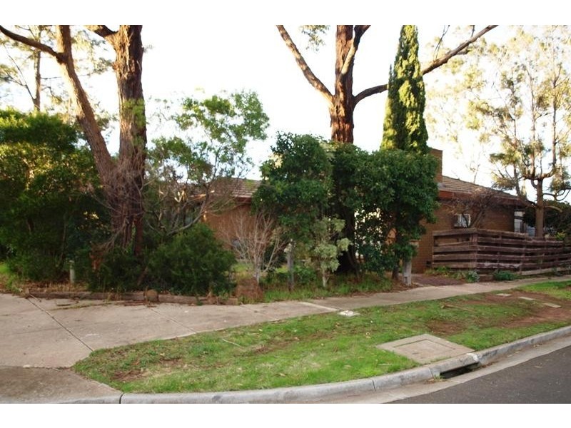 33 Eaton Street, Melton South VIC 3338