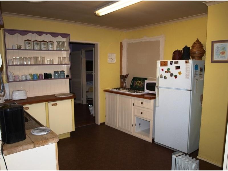 33 Eaton Street, Melton South VIC 3338