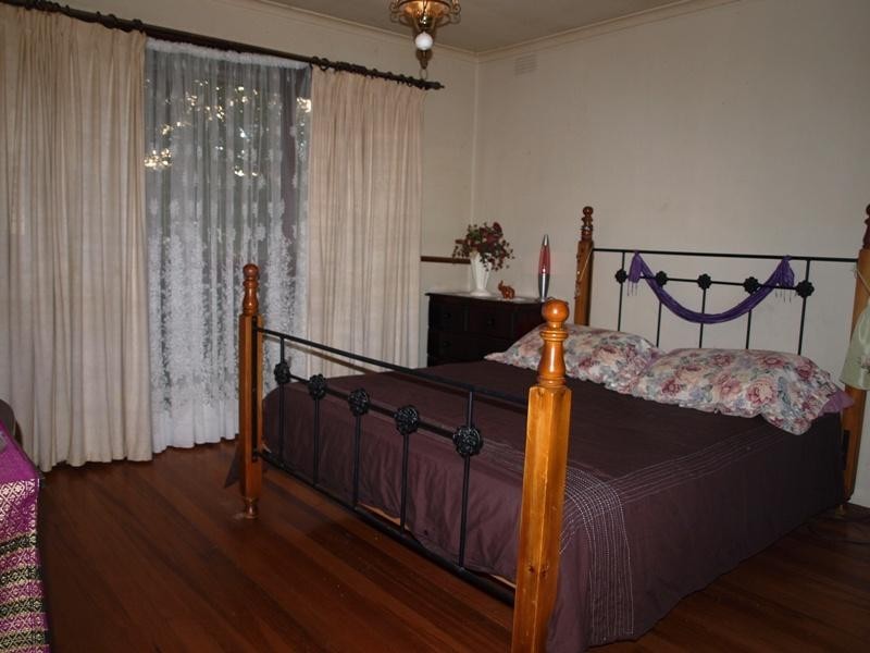 33 Eaton Street, Melton South VIC 3338