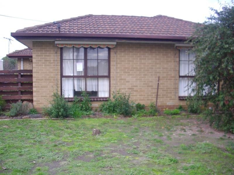 18 Lavarack Street, Melton South VIC 3338