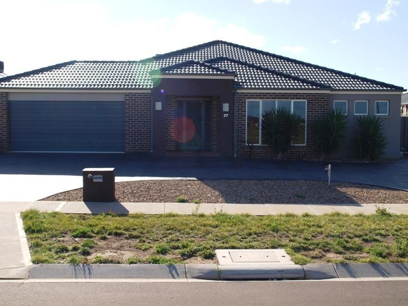 27 Glencoe Street, Kurunjang VIC 3337