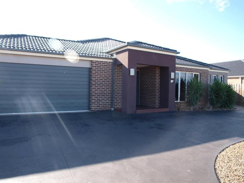 27 Glencoe Street, Kurunjang VIC 3337