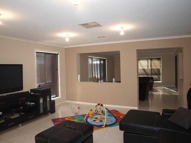 27 Glencoe Street, Kurunjang VIC 3337