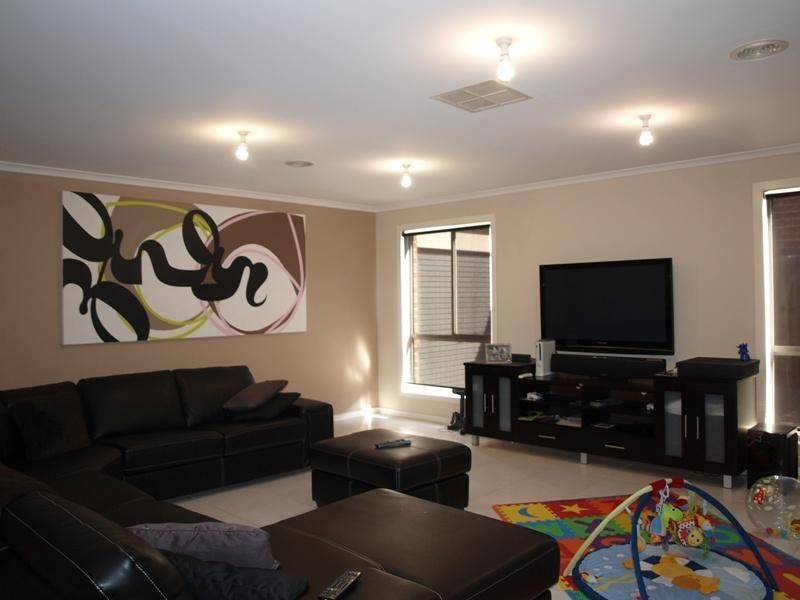 27 Glencoe Street, Kurunjang VIC 3337