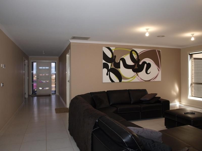 27 Glencoe Street, Kurunjang VIC 3337