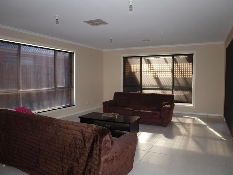 27 Glencoe Street, Kurunjang VIC 3337