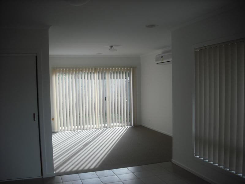 Unit 2/13 Linda Place, Melton VIC 3337