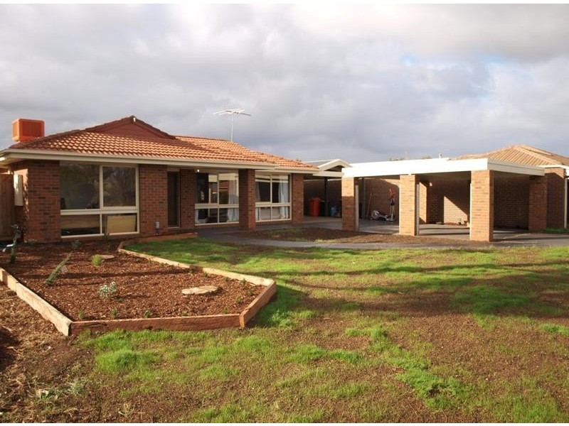 10 Lloyd Court, Melton South VIC 3338