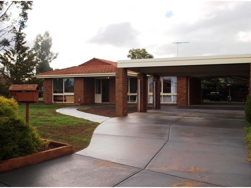 10 Lloyd Court, Melton South VIC 3338