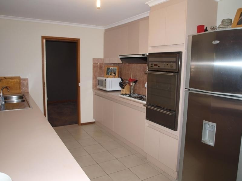 10 Lloyd Court, Melton South VIC 3338