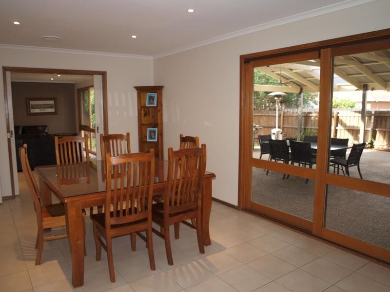 10 Lloyd Court, Melton South VIC 3338