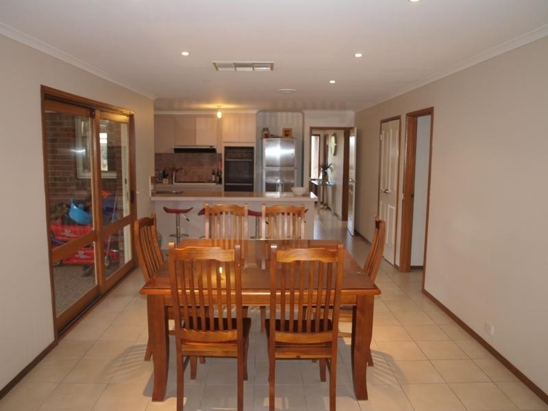 10 Lloyd Court, Melton South VIC 3338