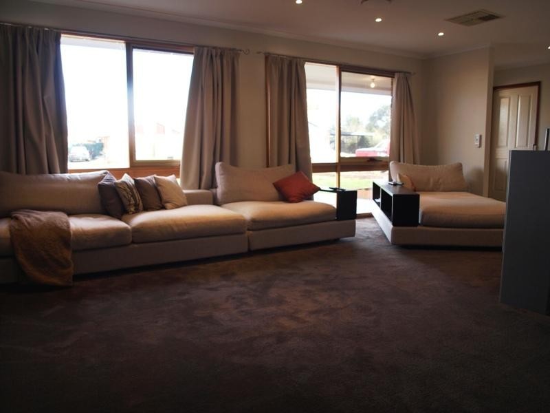 10 Lloyd Court, Melton South VIC 3338