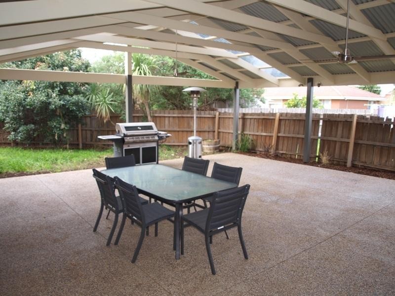 10 Lloyd Court, Melton South VIC 3338