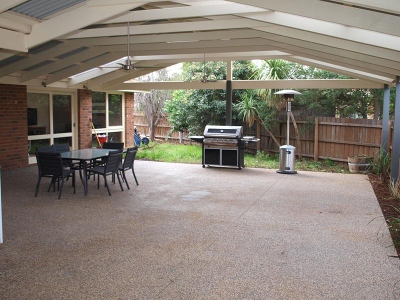 10 Lloyd Court, Melton South VIC 3338