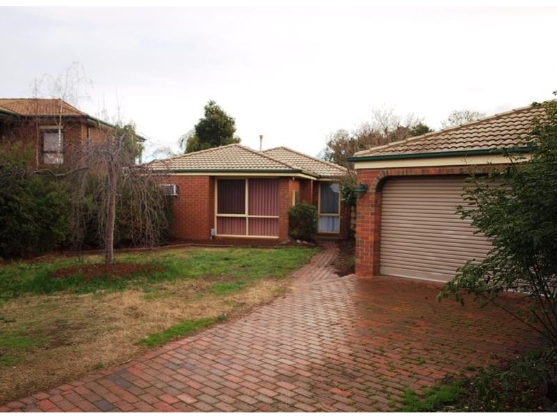 8 Radford Court, Melton VIC 3337