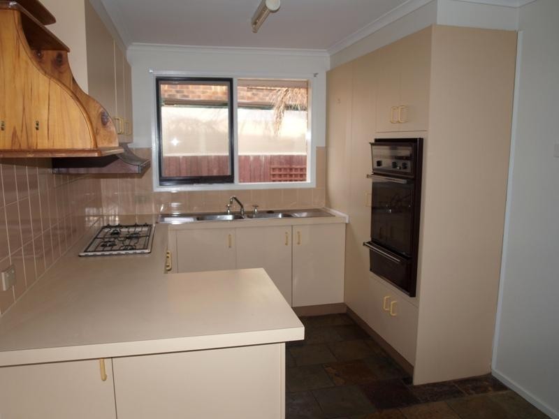 8 Radford Court, Melton VIC 3337