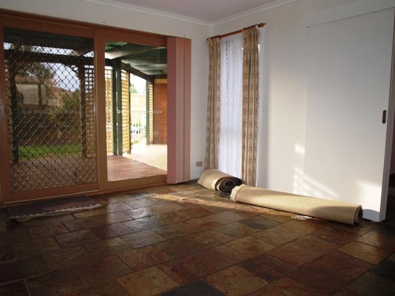 8 Radford Court, Melton VIC 3337