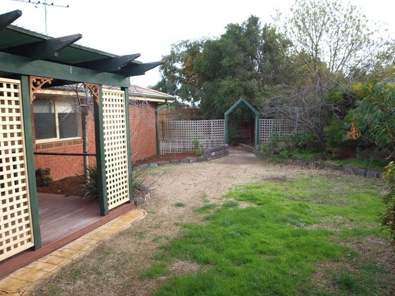 8 Radford Court, Melton VIC 3337