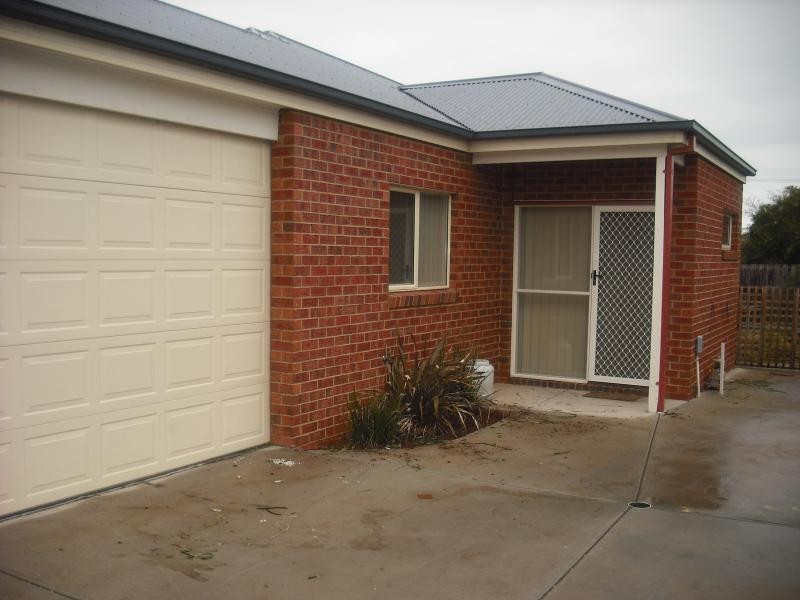 Unit 2/31-33 O’Neills Road, Melton VIC 3337