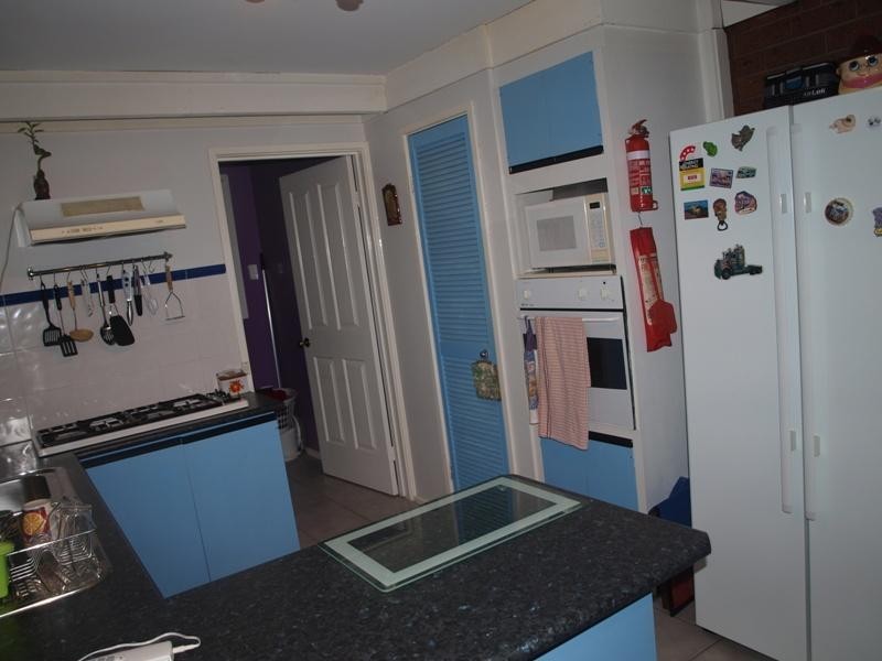 16 Sutherland Avenue, Melton South VIC 3338