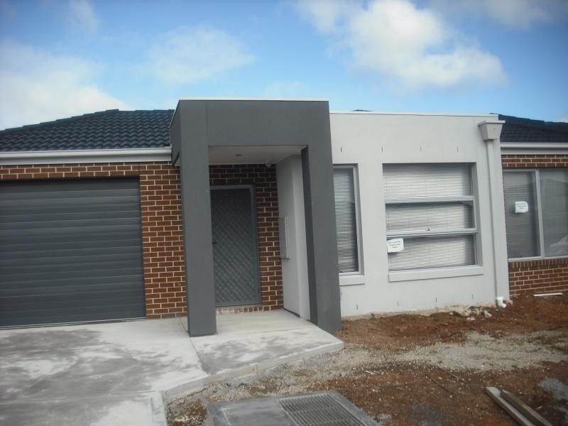 2 Carlyon Close, Melton West VIC 3337