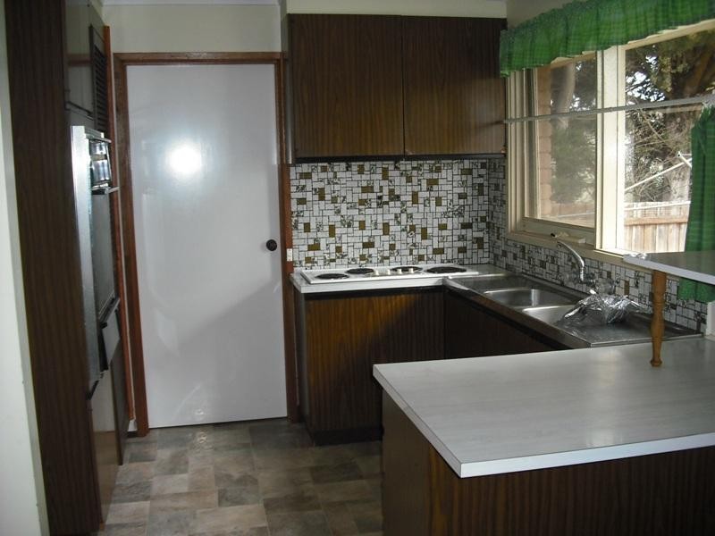 8 Esta Street, Melton VIC 3337