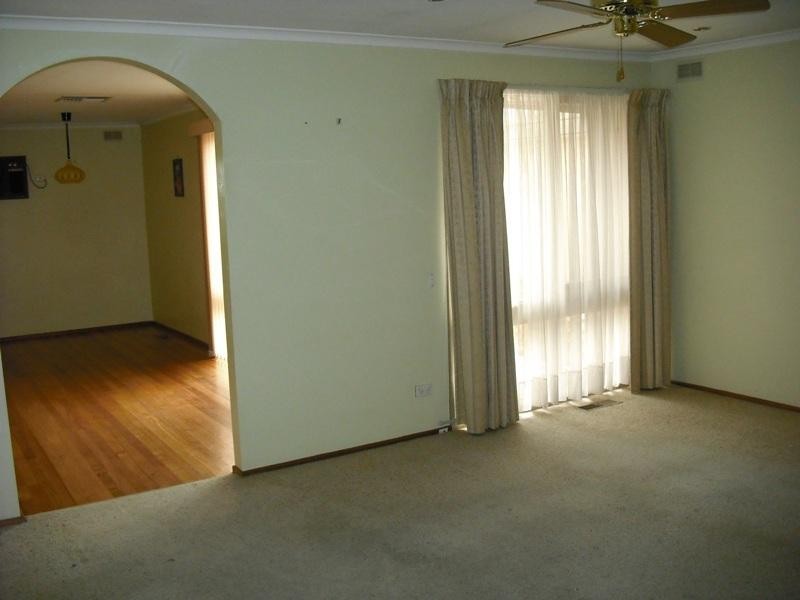 8 Esta Street, Melton VIC 3337