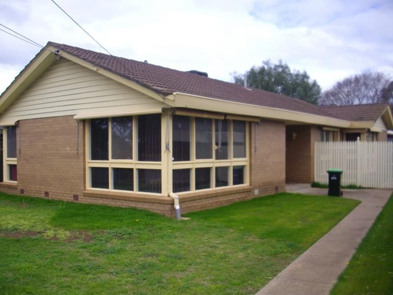 32 Fraser Street, Melton South VIC 3338