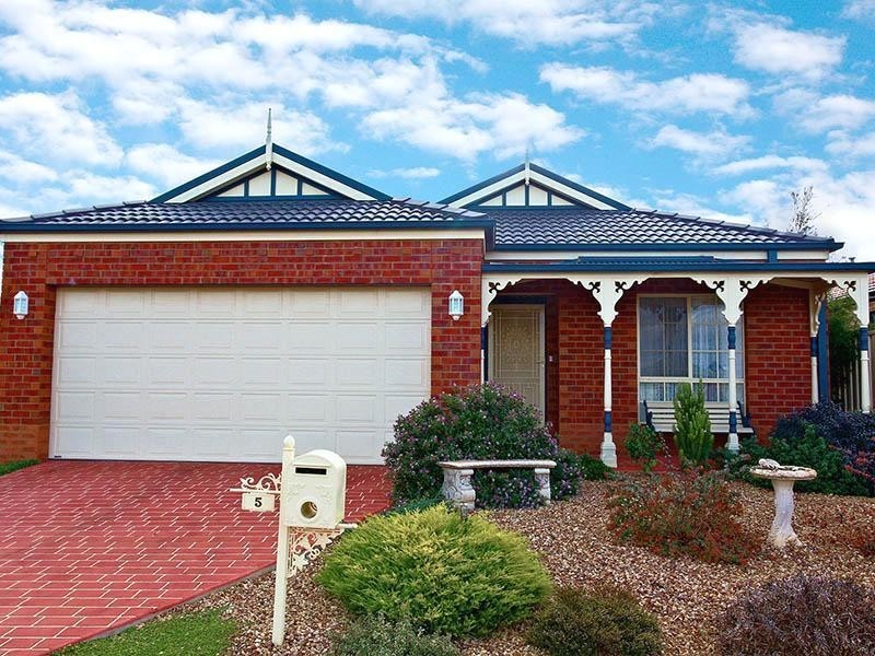 5 Connata Place, Melton West VIC 3337