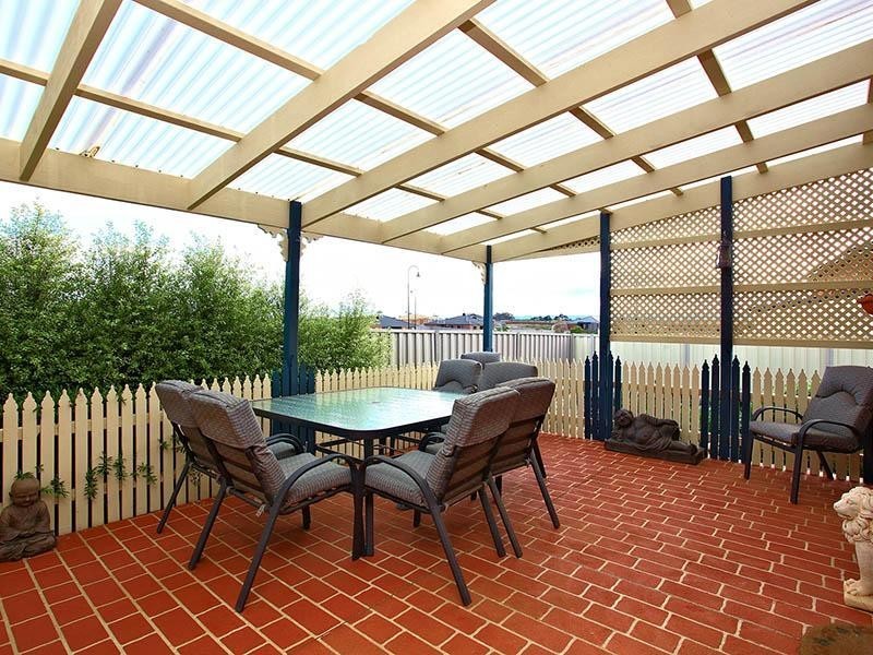 5 Connata Place, Melton West VIC 3337