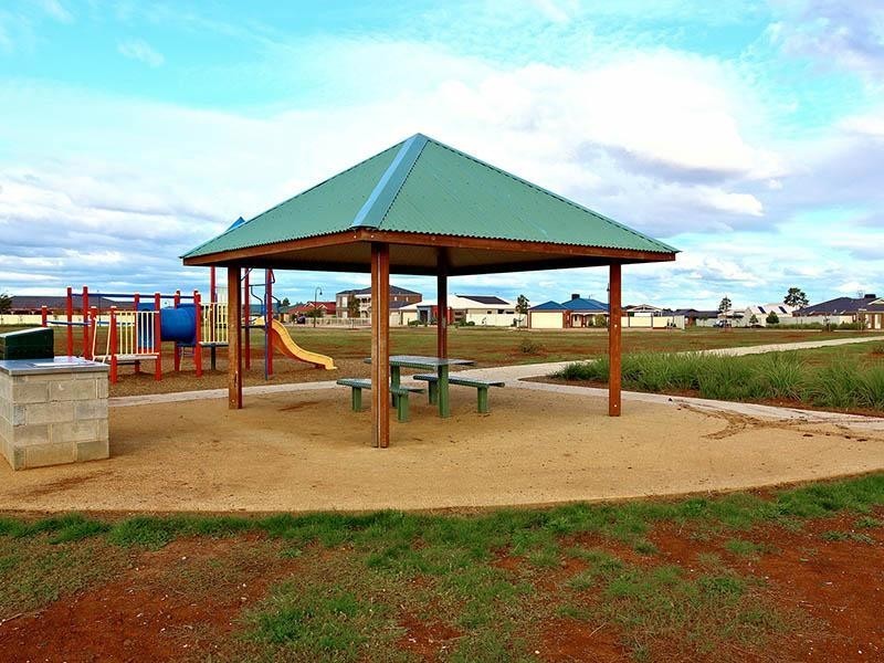 5 Connata Place, Melton West VIC 3337