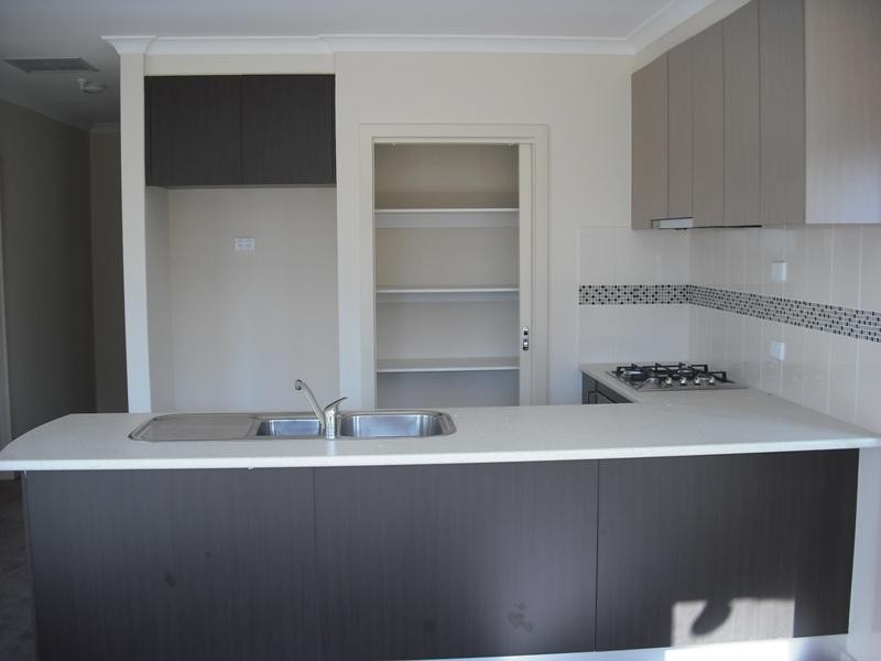 Unit 11/4 Black Knight Way, Melton VIC 3337
