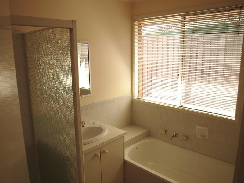 6 Momba Close, Kurunjang VIC 3337