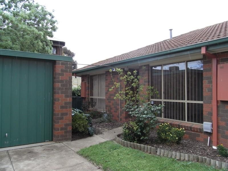 Unit 4/23 Dominic Parade, Melton VIC 3337