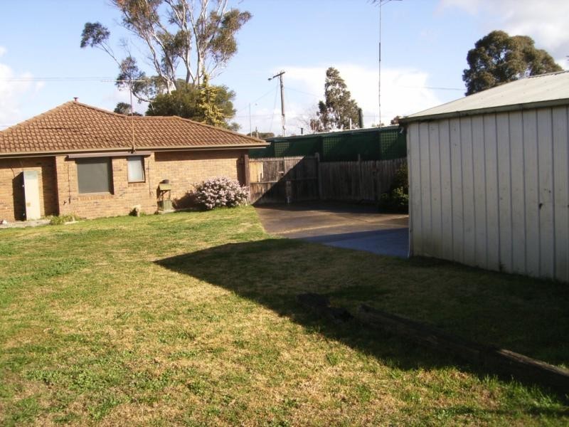 11 Irving Road, Melton VIC 3337