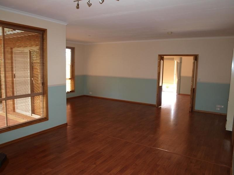 10 Oakfield Court, Melton VIC 3337