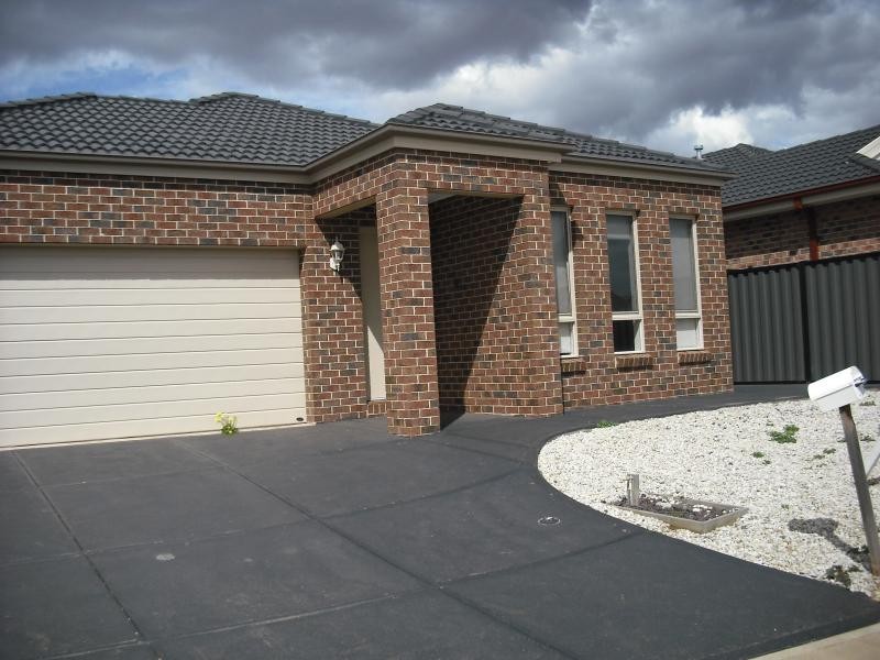 7 Silverleaf Drive, Melton VIC 3337