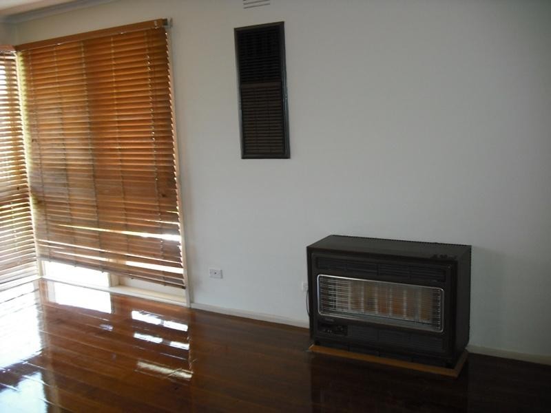 12 Barries Road, Melton VIC 3337