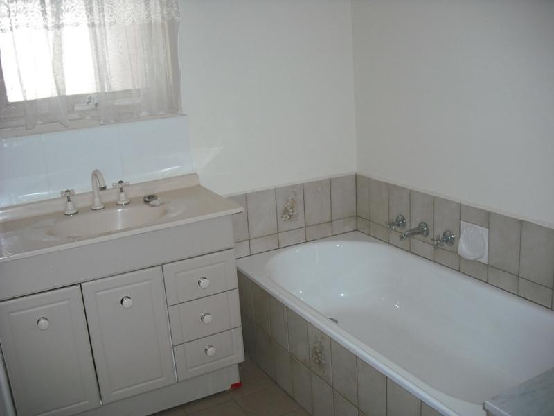 12 Barries Road, Melton VIC 3337