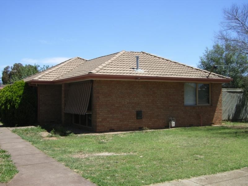 1 Cadross Avenue, Melton VIC 3337